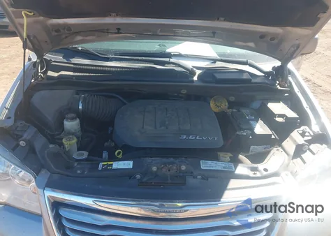 2016 Chrysler Town & Country Touring из США, поврежденный, VIN 2C4RC1BG4GR267981